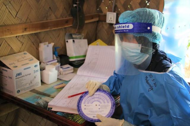 photo of a doctor wearing a mask